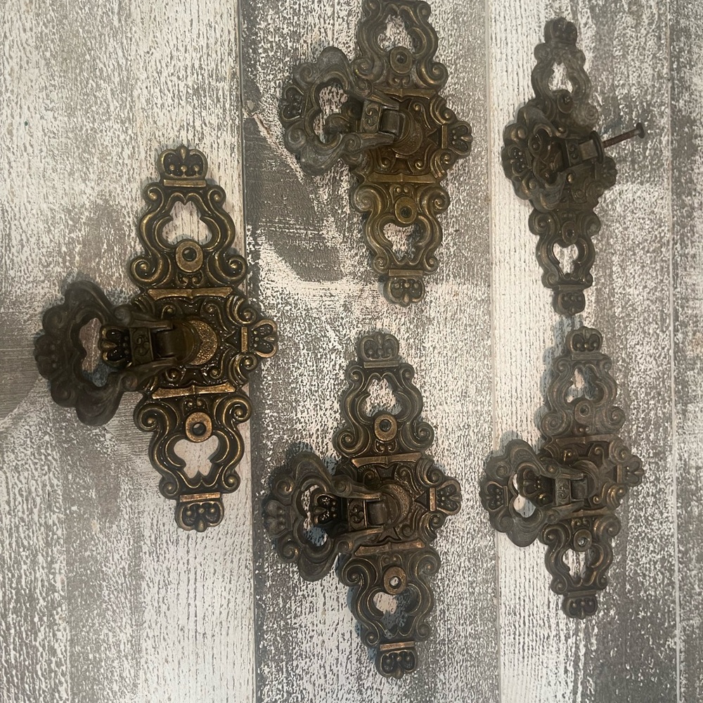 Vintage-Style Bronze Wall Decor Set